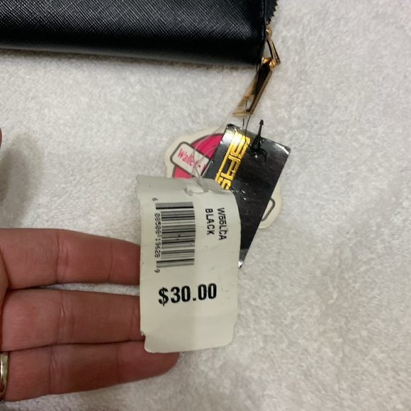 Cell phone wristlet - Picture 4 of 6